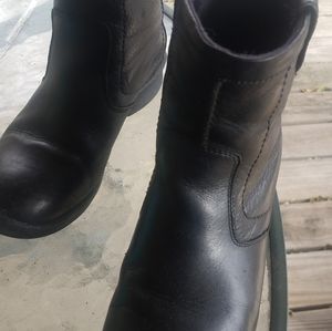 Keen's women short leather boot